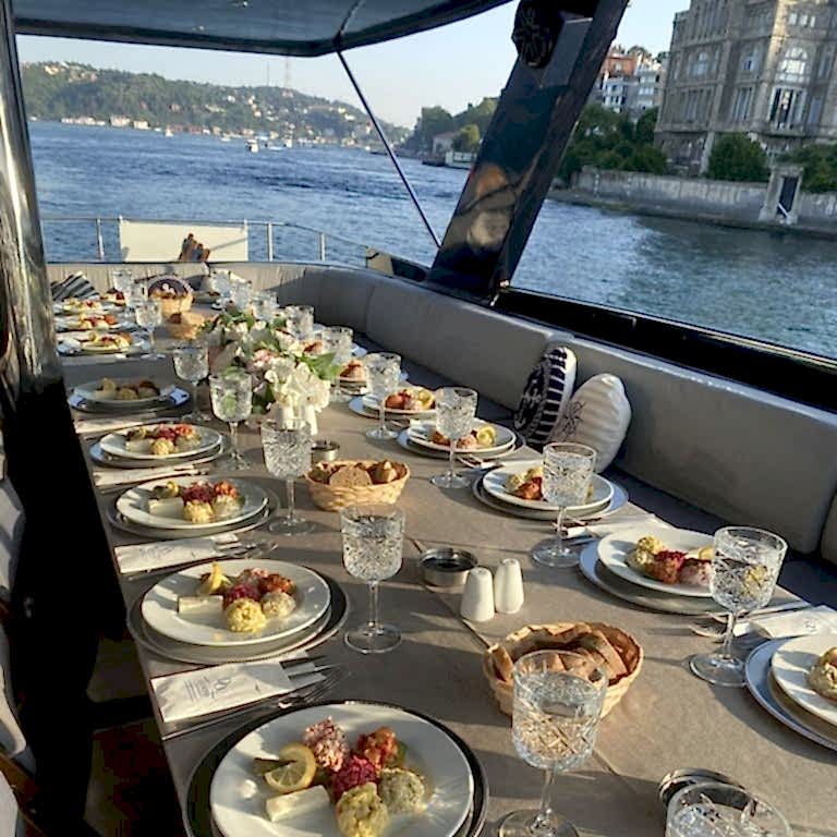 Yat Ana Fotoğrafı